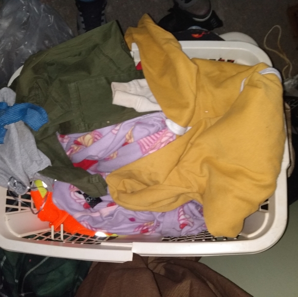 2 Boxes of womens clothes - Picture 2 of 3